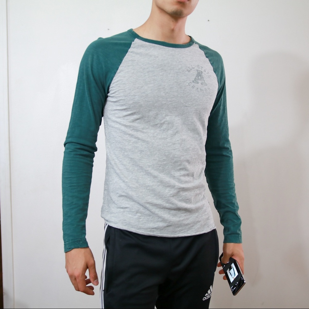 Long sleeve gray tee